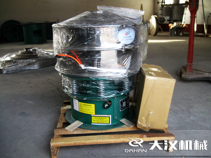 三氯蔗糖粉超聲波振動篩采用不銹鋼+碳鋼材質的產(chǎn)品能夠更好的節(jié)省成本，同時能夠達到想要的篩分效果。