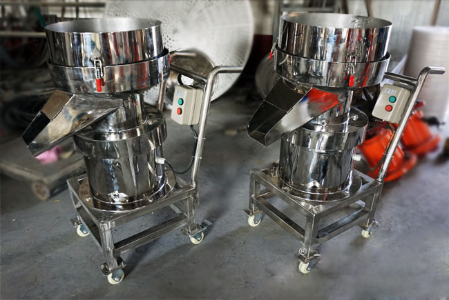 450型過濾篩機(jī)實拍：全不銹鋼小推車式過濾篩，便于篩機(jī)的移動，適合場地不確定的用戶。